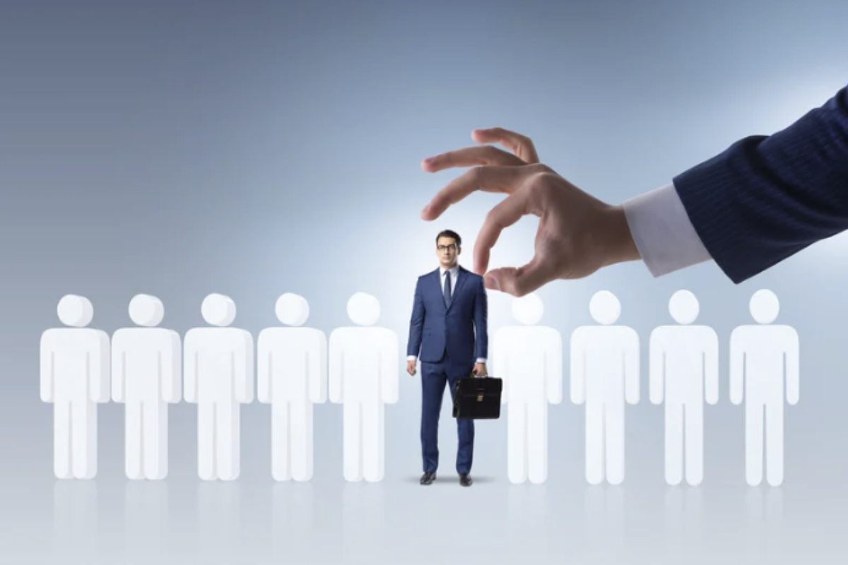 Per quanto riguarda i requisiti, il concorso dell’Agenzia delle Entrate per funzionari richiede il possesso di una laurea triennale o magistrale