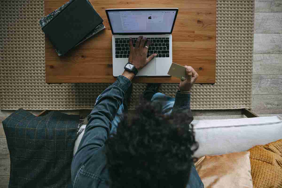 Usa così l'IA e scova codici sconto segreti online